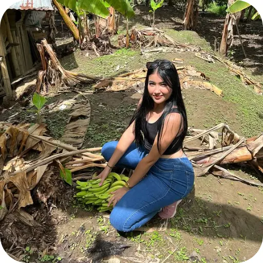 Karla Muentes in jeans and shirt making pose for erome profile